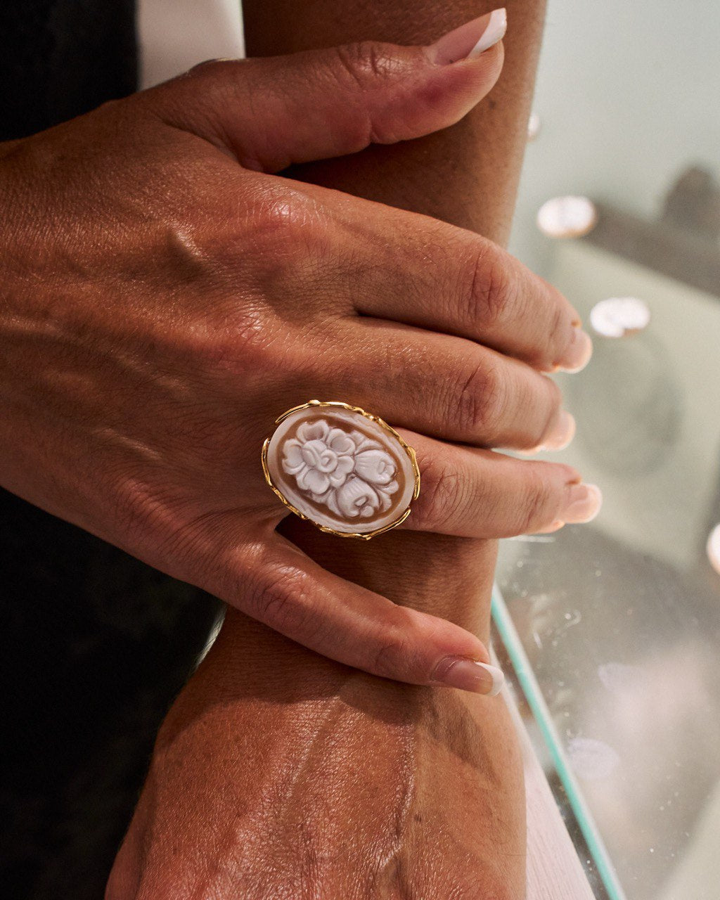 Anello in Cammeo Incisione Fiori