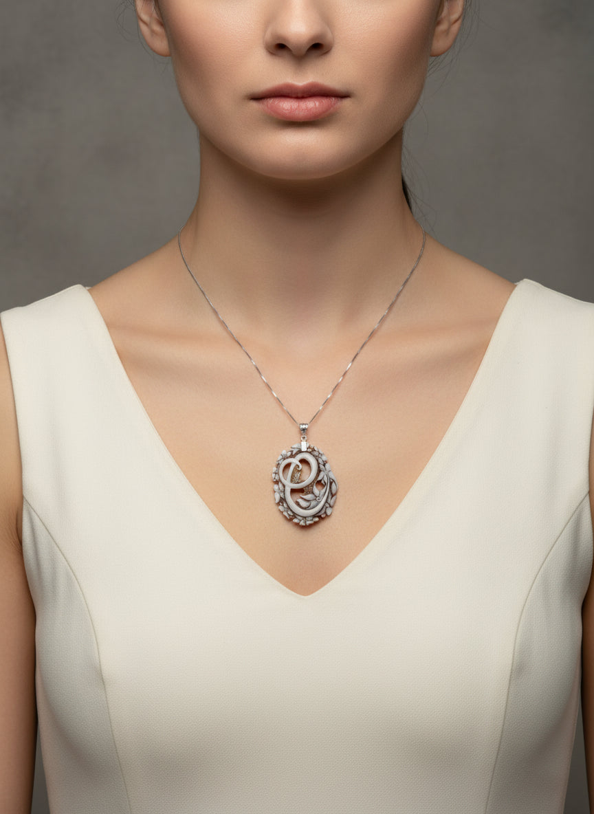 Pendente in Cammeo incisione "Lettere" C