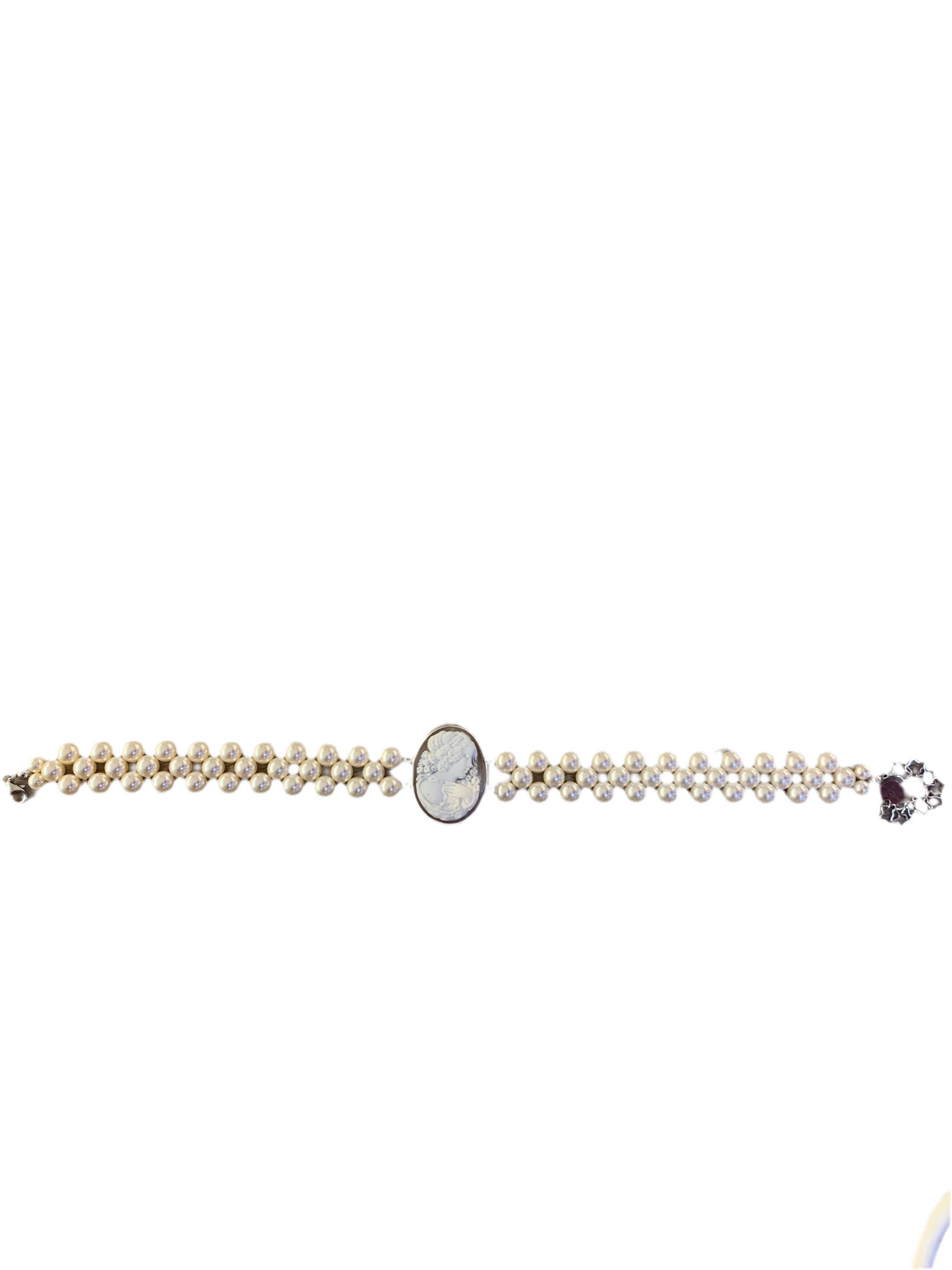 Collana in Cammeo Artistico Profilo di Donna con Dettaglio della Mano