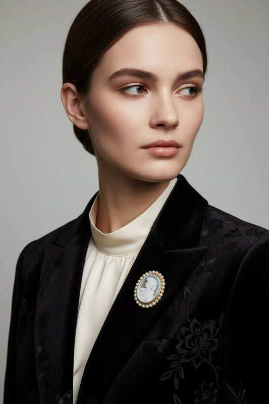 Cammeo Nudo in Agata incisione Profilo di Donna