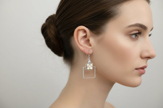 Orecchini in Cammeo incisione "Fiore"