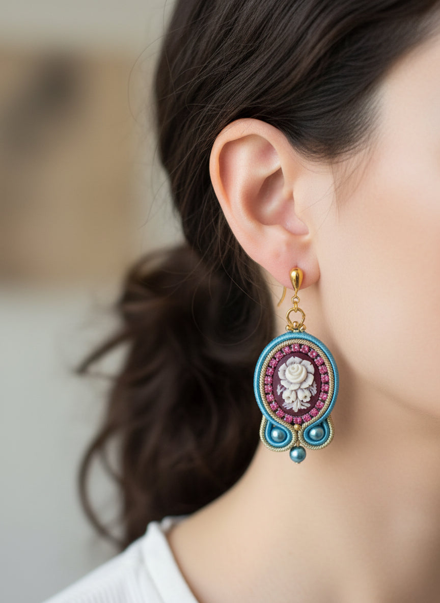 Orecchini in Cammeo Soutache incisione "Fiori"