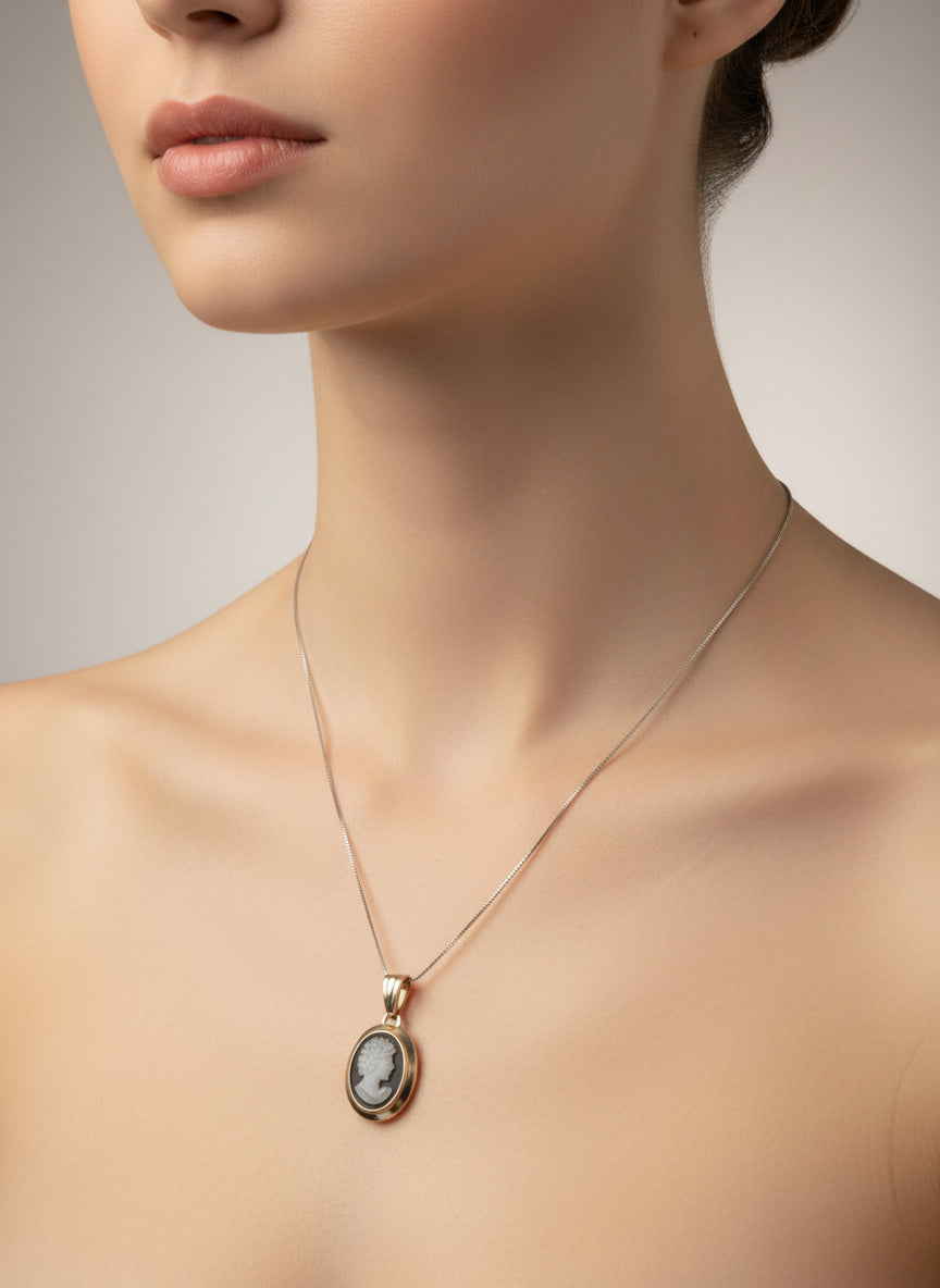 Pendente in Cammeo incisione "Profilo di Donna"