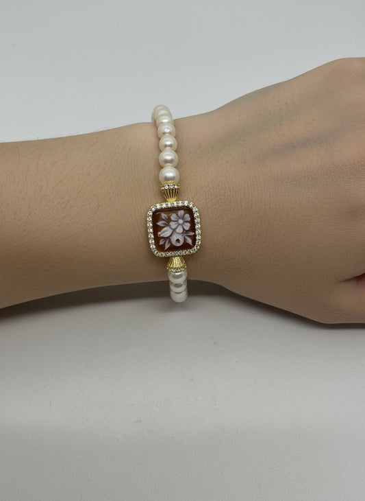 Bracciali in Perle e Cammeo incisione "Fiore"