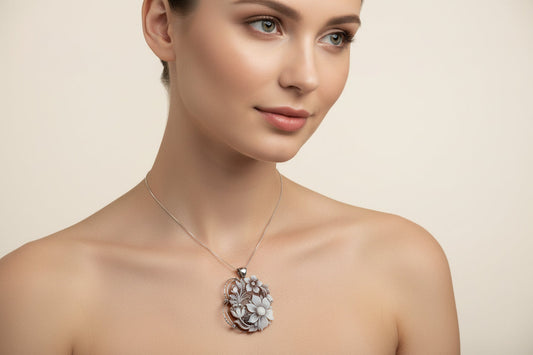 Pendente in Cammeo incisione "Fiori"