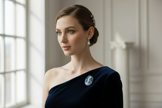 Cammeo Nudo in Agata con incisione Madonna