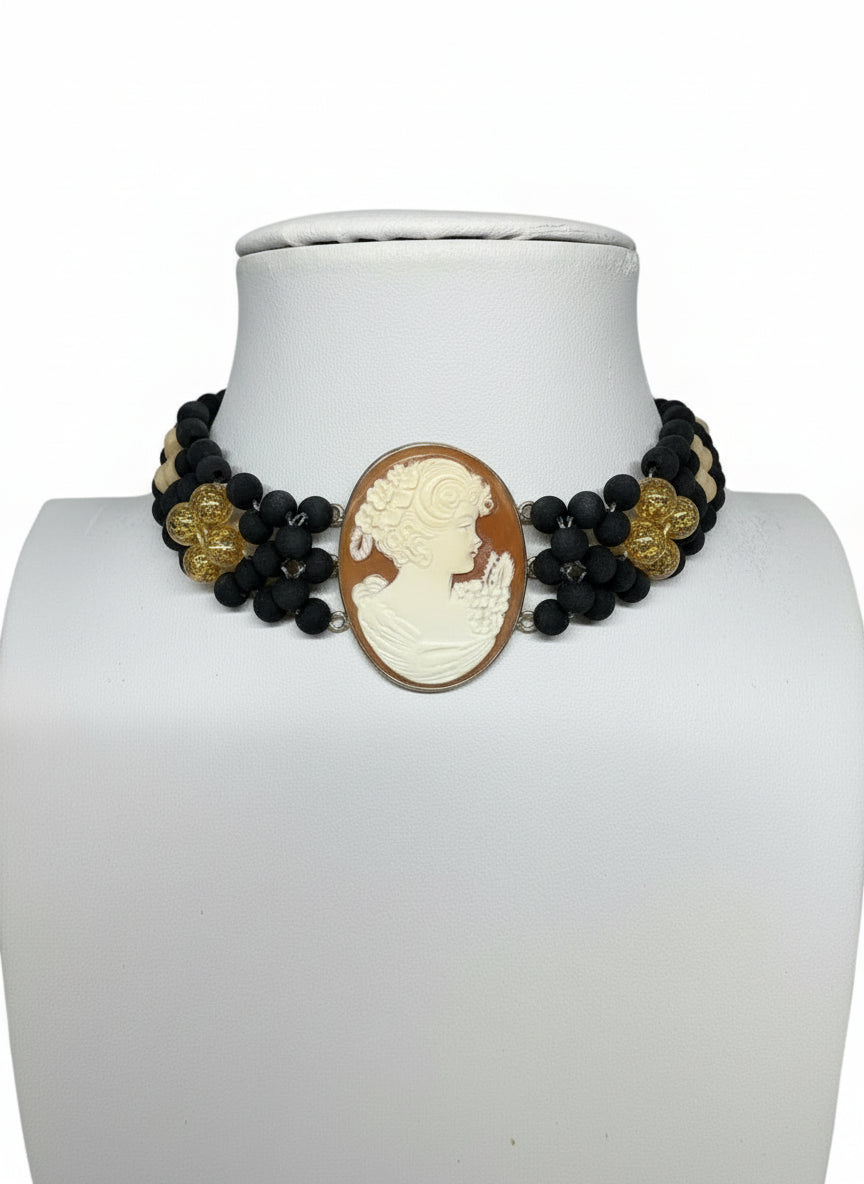 Girocollo In Pietra Lavica e Cammeo