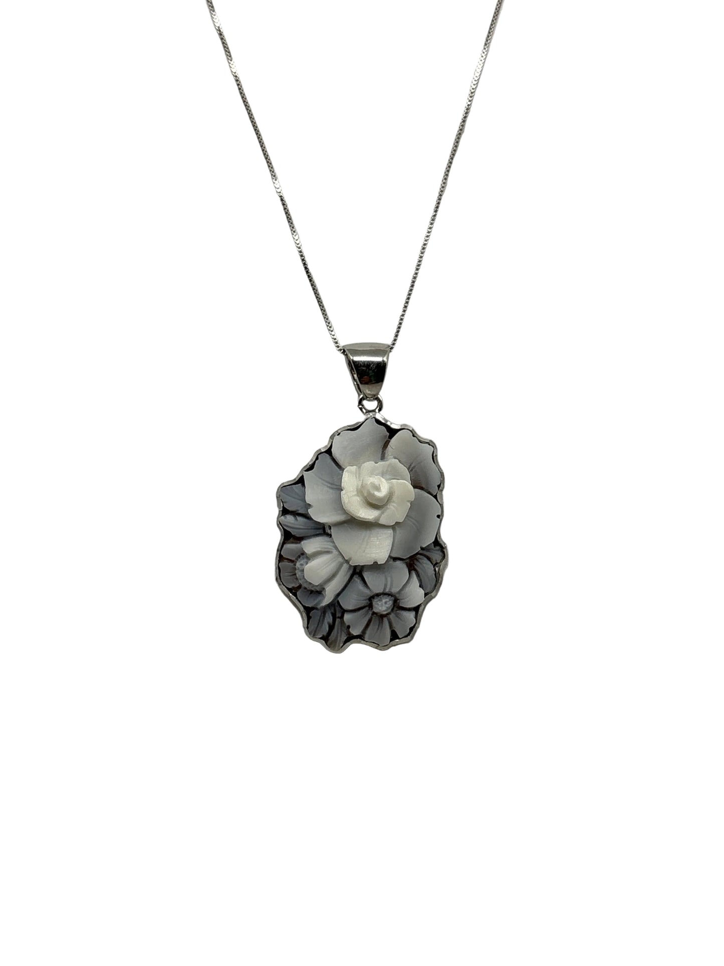 Pendente in Cammeo incisione "Fiore"