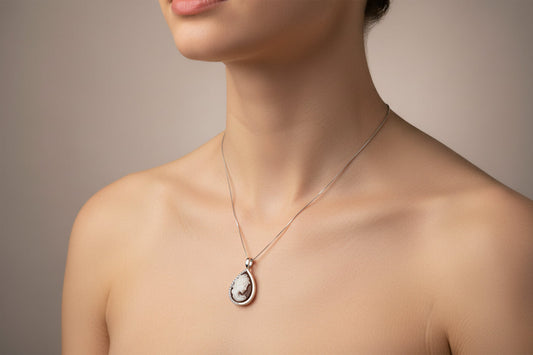 Collana in Cammeo incisione "Profilo di Donna"