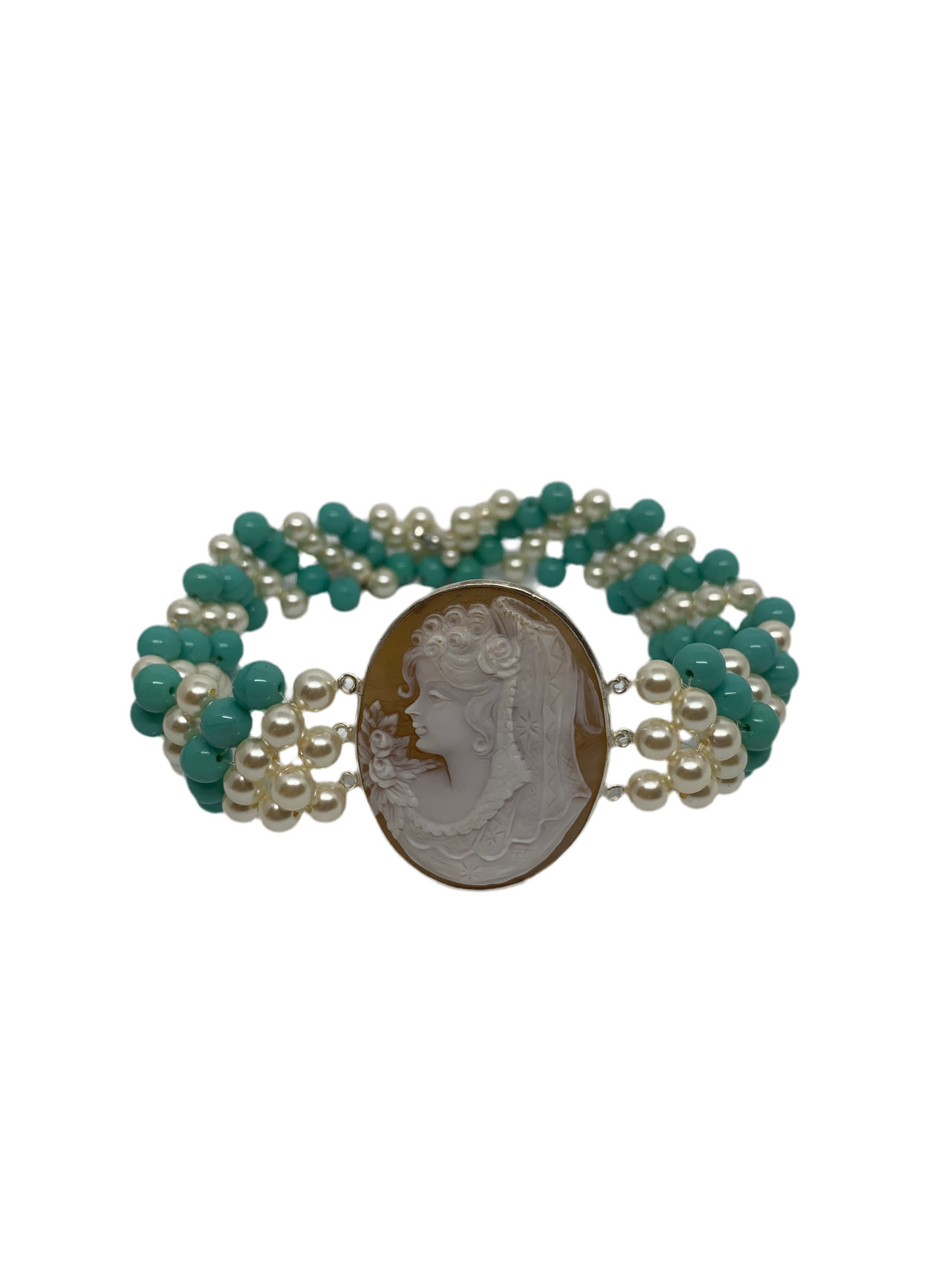 Collana in Cammeo e Pasta di Corallo con Profilo di Donna