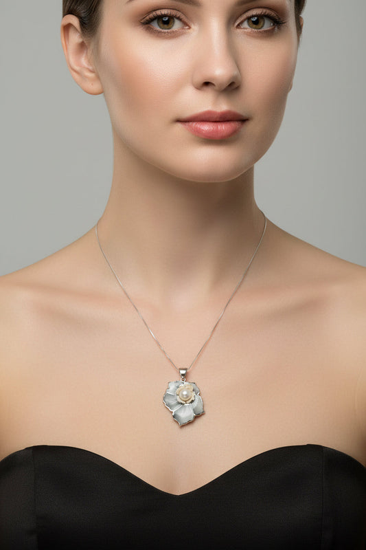 Pendente in Cammeo incisione "Fiore"