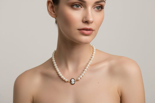 Collana in Perle e Cammeo incisione "Profilo di Donna"