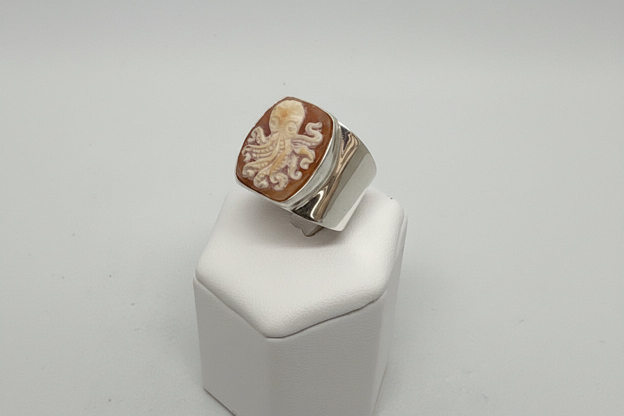 Anello in Cammeo Artistico incisione "Polpo"