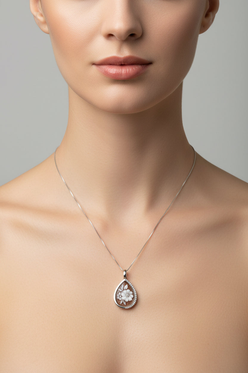 Collana in Cammeo incisione "Fiore"