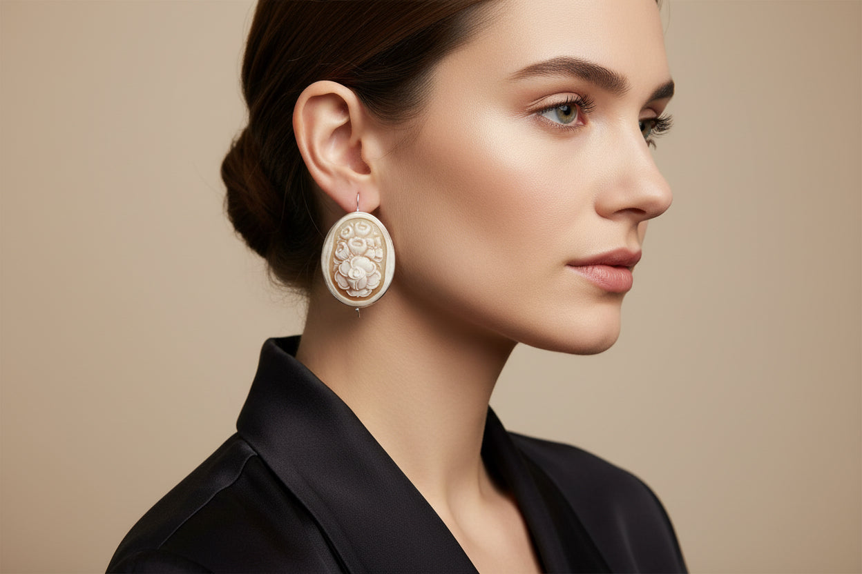 Orecchini in Cammeo incisione Fiore