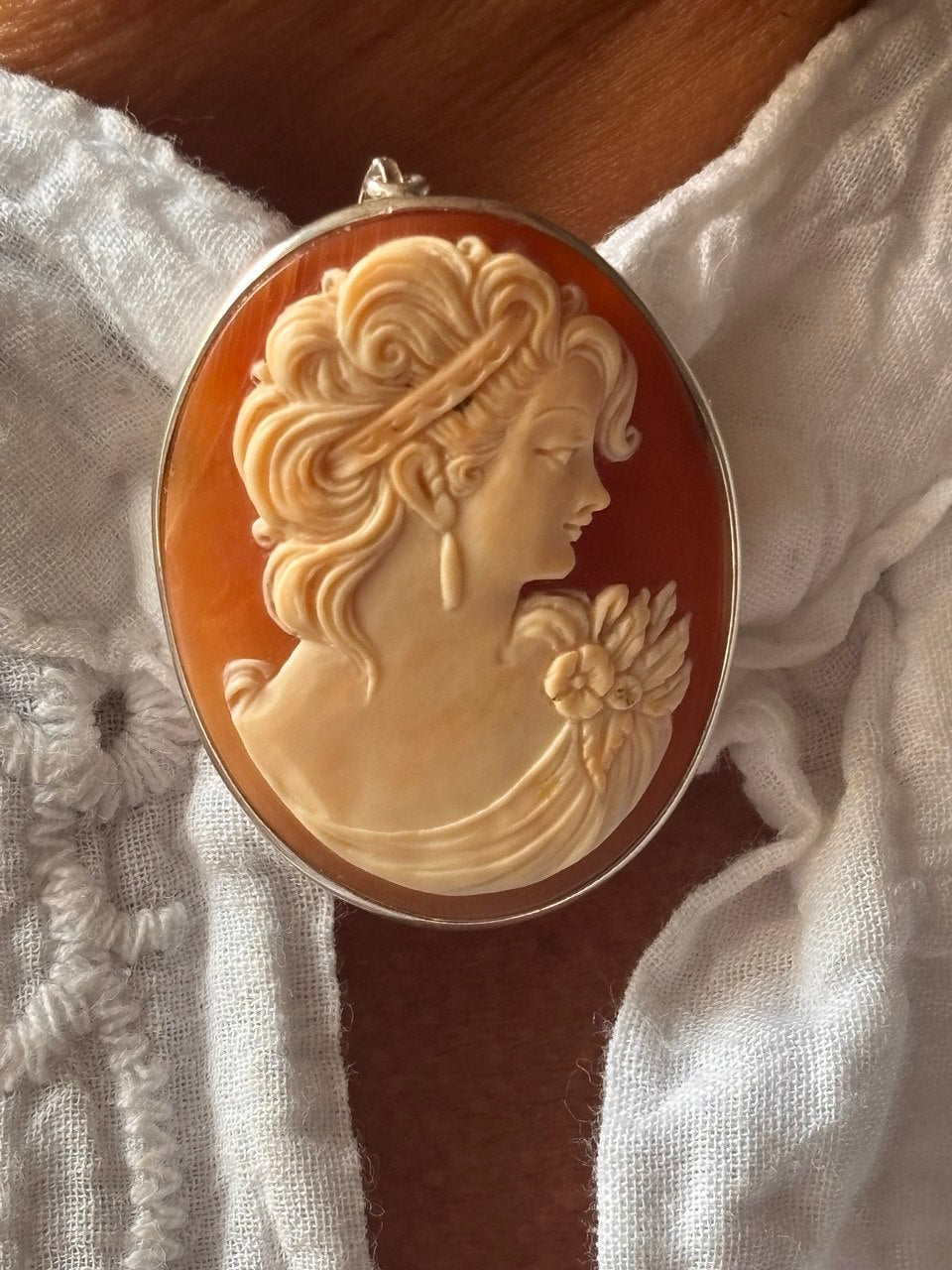 Spilla Pendente in Cammeo Profilo di Donna