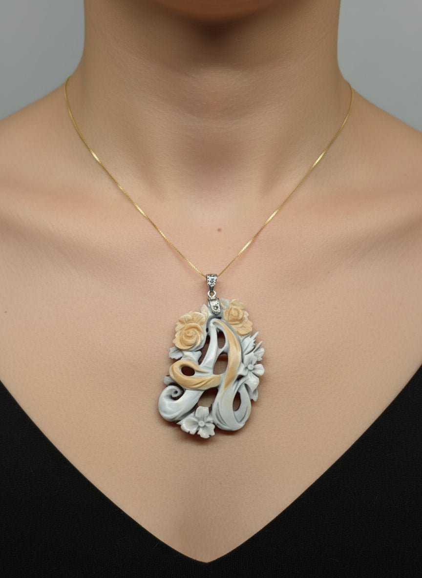 Pendente in Cammeo incisione "Lettere" A