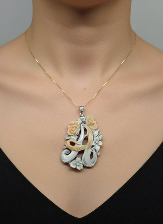 Pendente in Cammeo incisione "Lettere" A