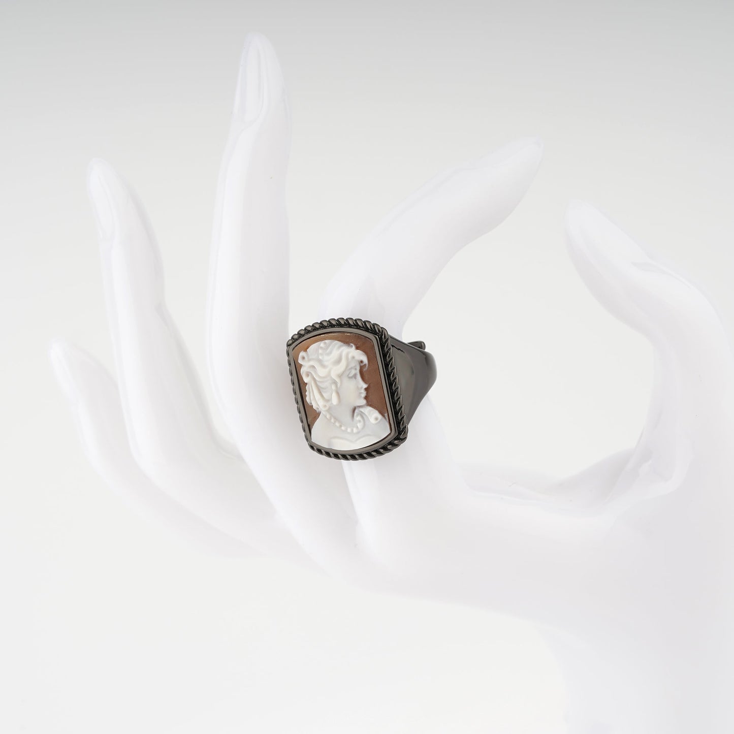 Anello-Cameo-Italiano-Raffaello-Cammeo-Profilo-Donna-Rodio-Nero-