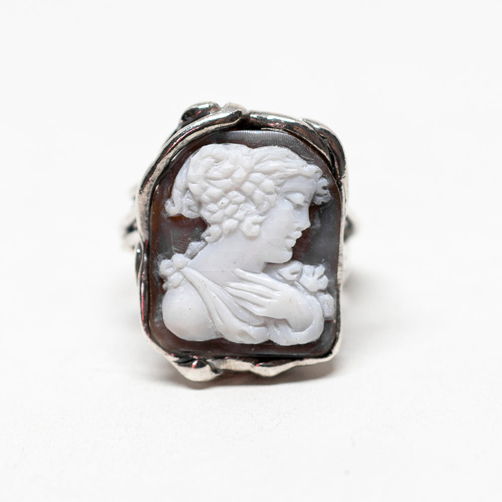 Anello-Cammeo-Artistico-Volto-Donna-con-Mano