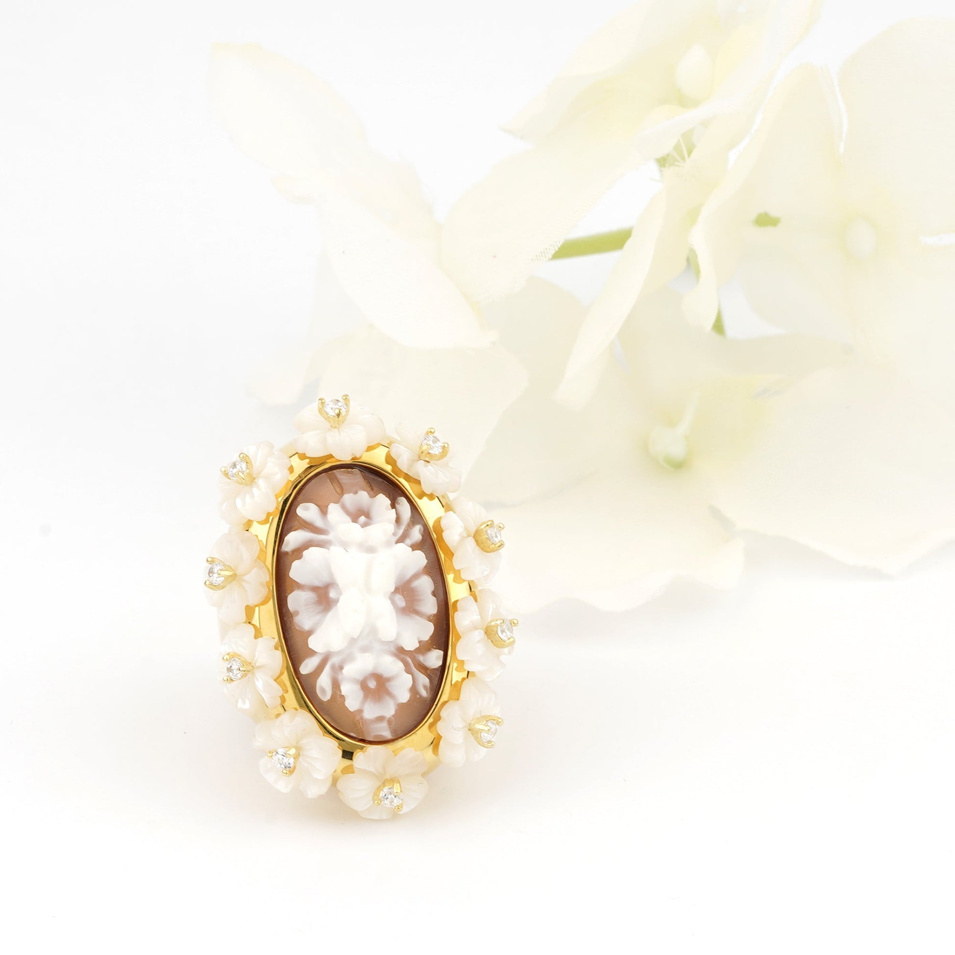 Anello-Mucha-Cammeo-Fiori-Oro