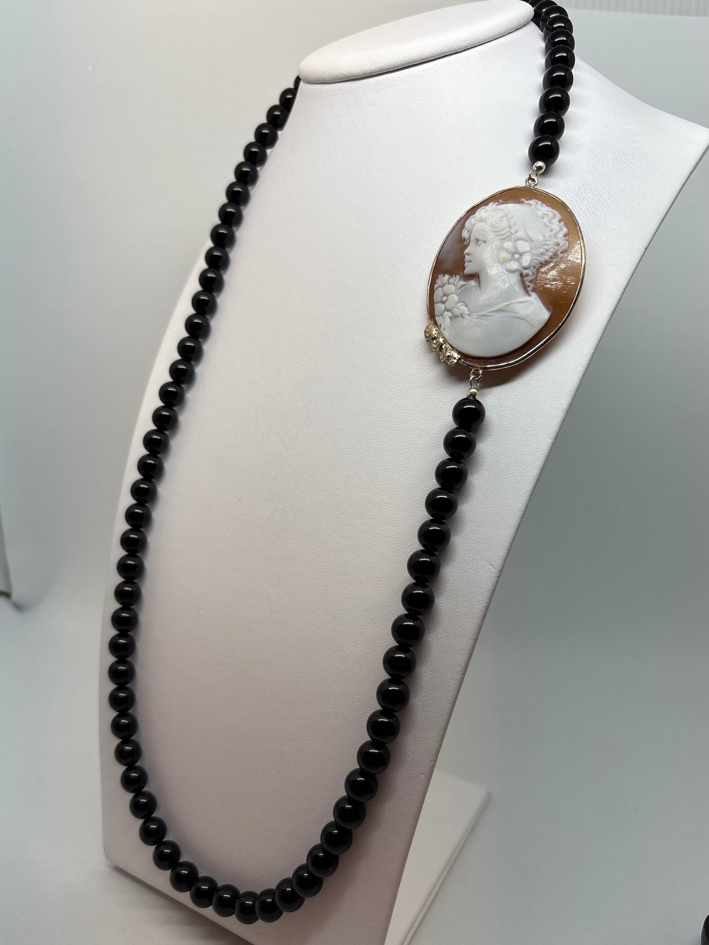 Collana in Agata e Cammeo incisione "Profilo di Donna"