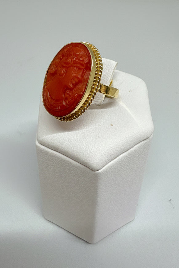 Anello in Corallo incisione Volto di Donna