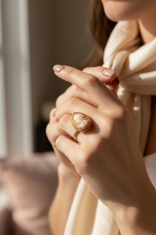 Anello in Cammeo incisione Volto di Donna