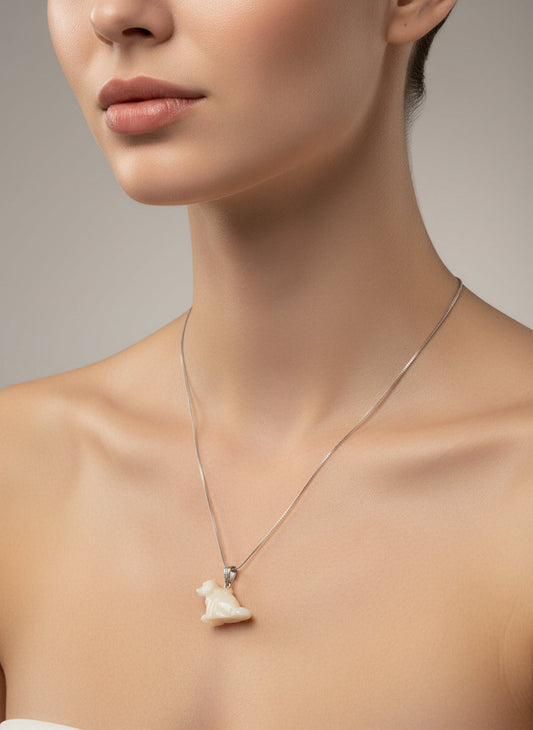 Pendente in Corallo Bianco "Cane"