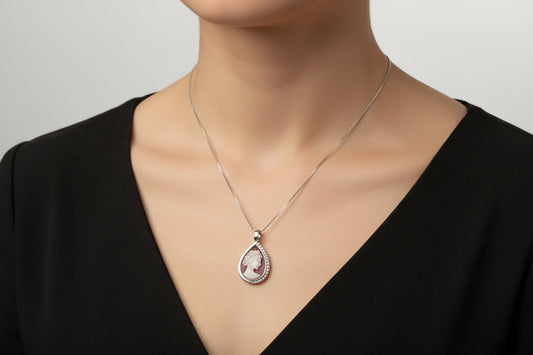 Collana in Cammeo incisione "Profilo di Donna"