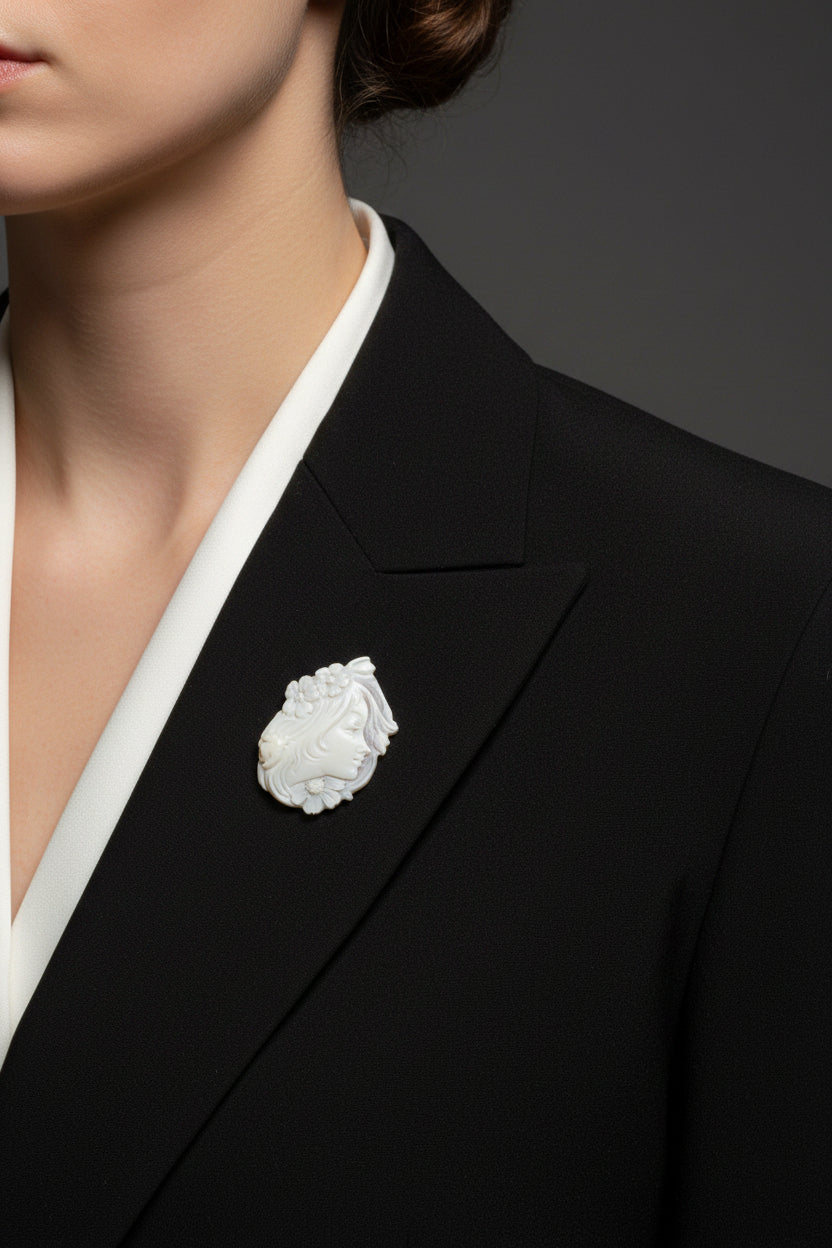 Cammeo Nudo incisione Donna con Fiori