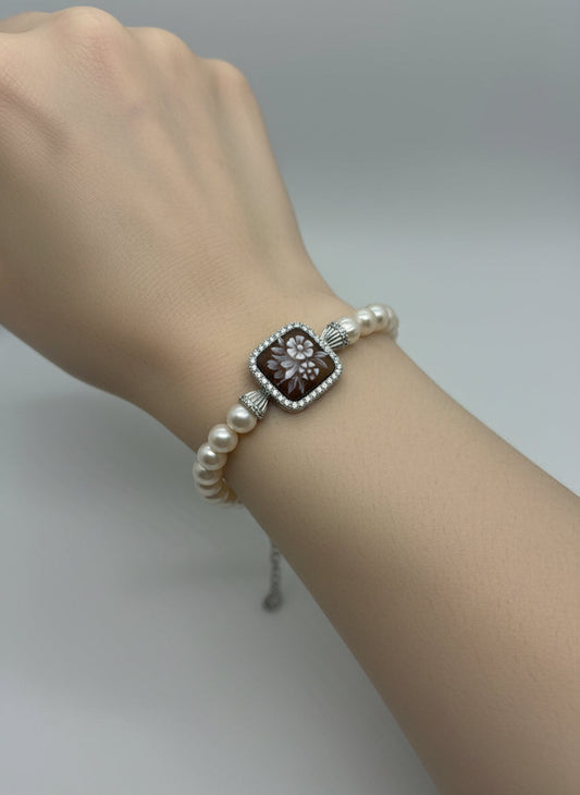 Bracciale in Perle e Cammeo incisione "Fiore"