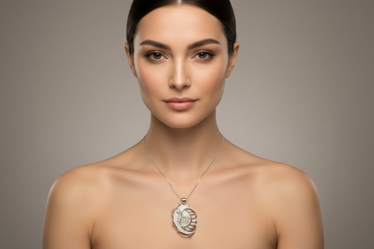 Pendente in Cammeo in incisione "Sole luna"