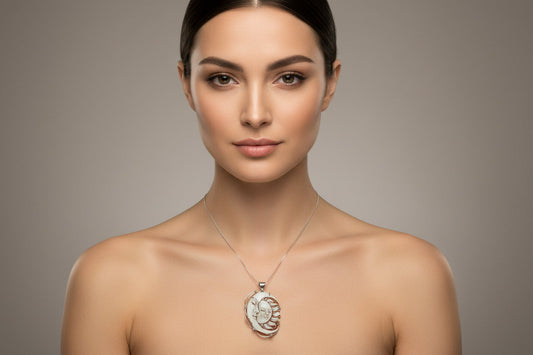 Pendente in Cammeo in incisione "Sole luna"