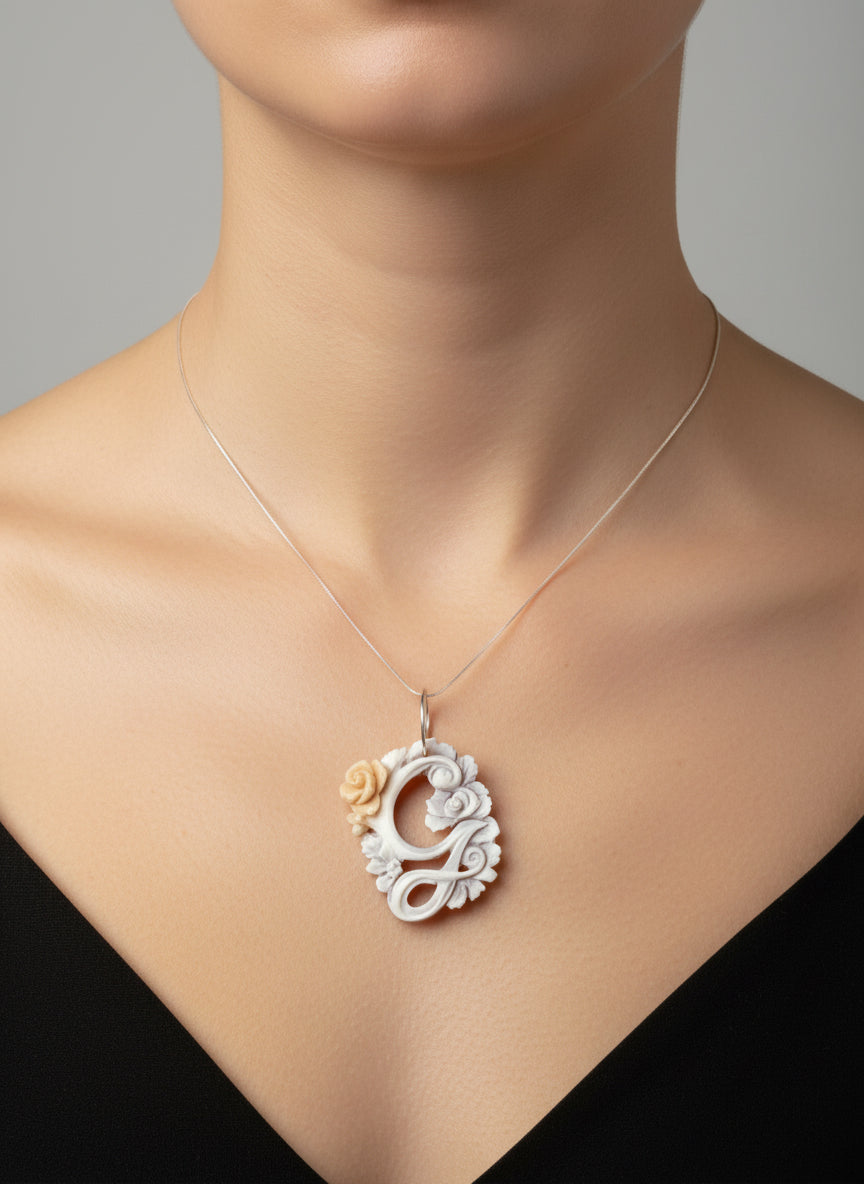 Pendente in Cammeo incisione "Lettere" G