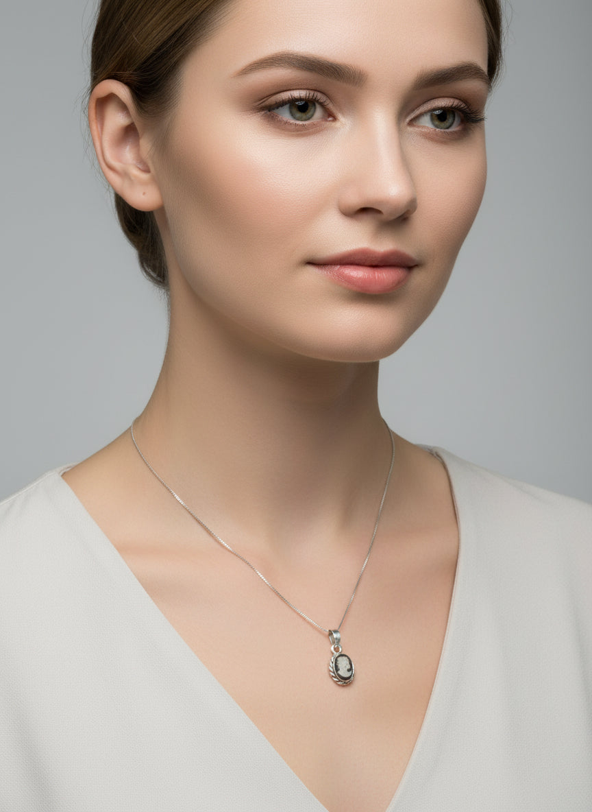 Pendente in Cammeo incisione "Profilo di Donna"