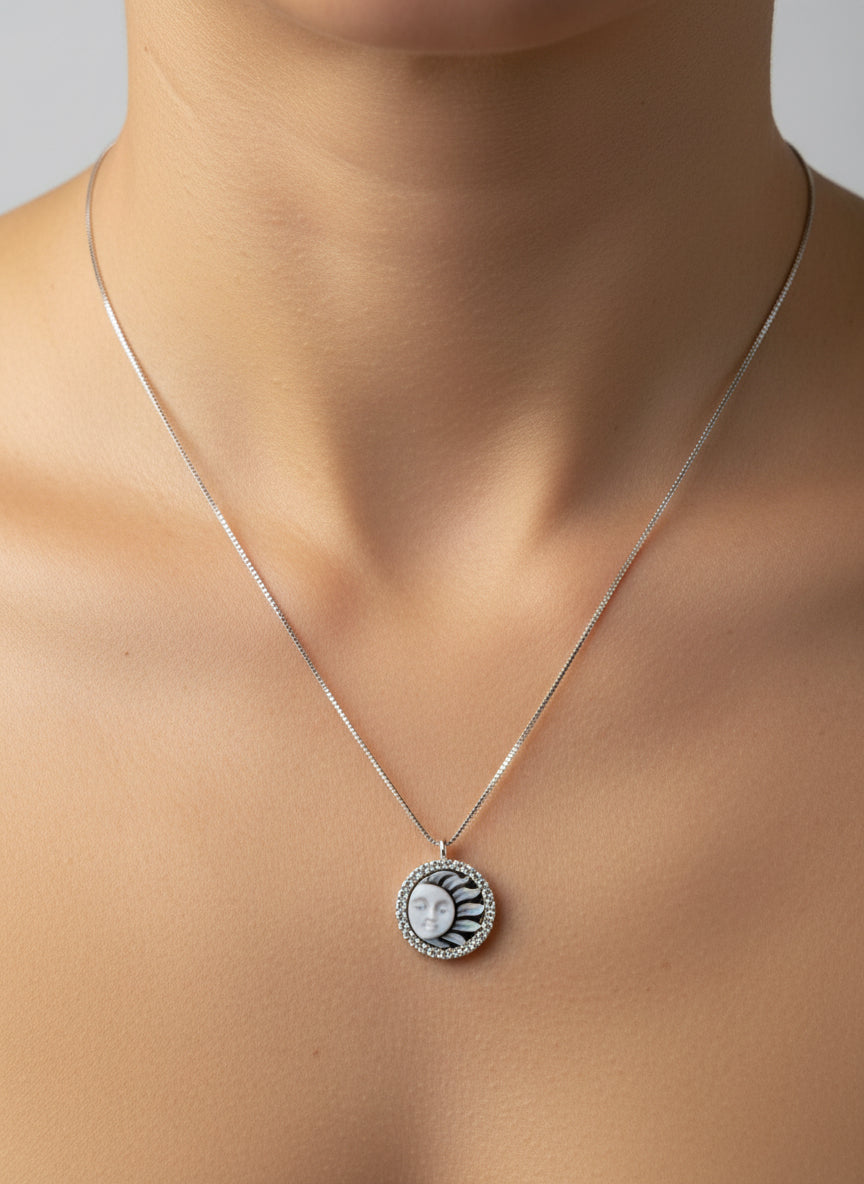 Collana in Cammeo incisione "Sole"