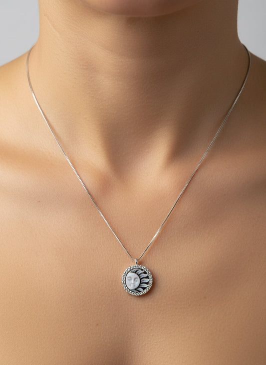 Collana in Cammeo incisione "Sole"