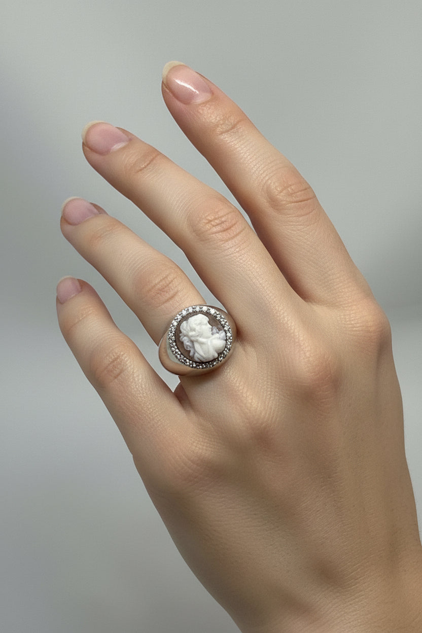 Anello in Cammeo incisione "Volto di Donna"