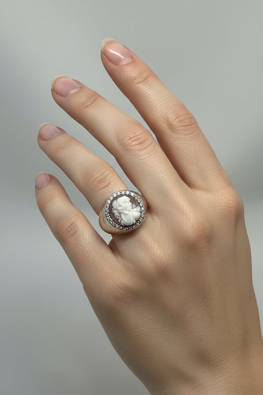 Anello in Cammeo incisione "Volto di Donna"