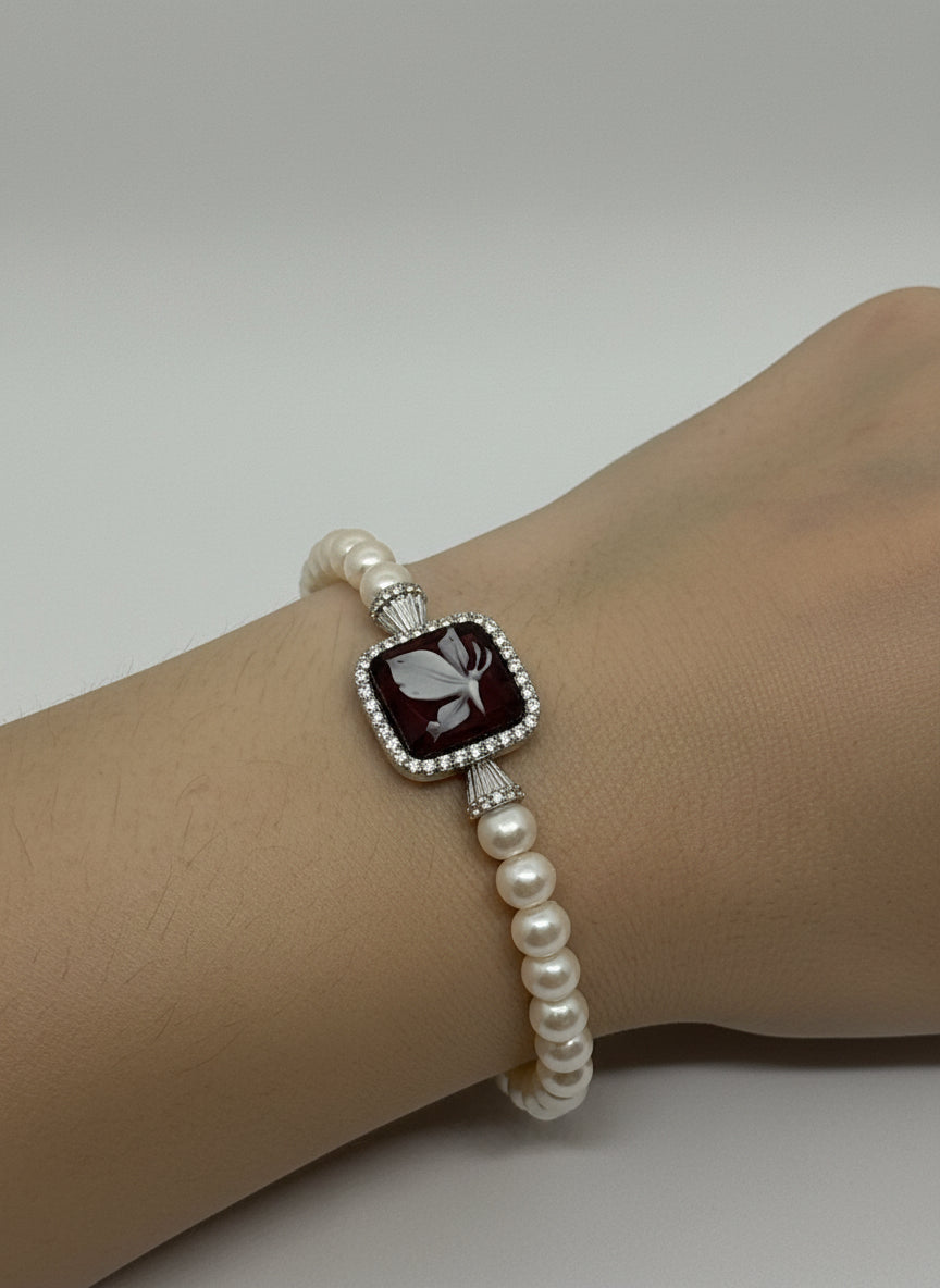 Bracciale in Perle e Cammeo incisione "Farfalla"