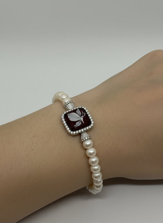 Bracciale in Perle e Cammeo incisione "Farfalla"