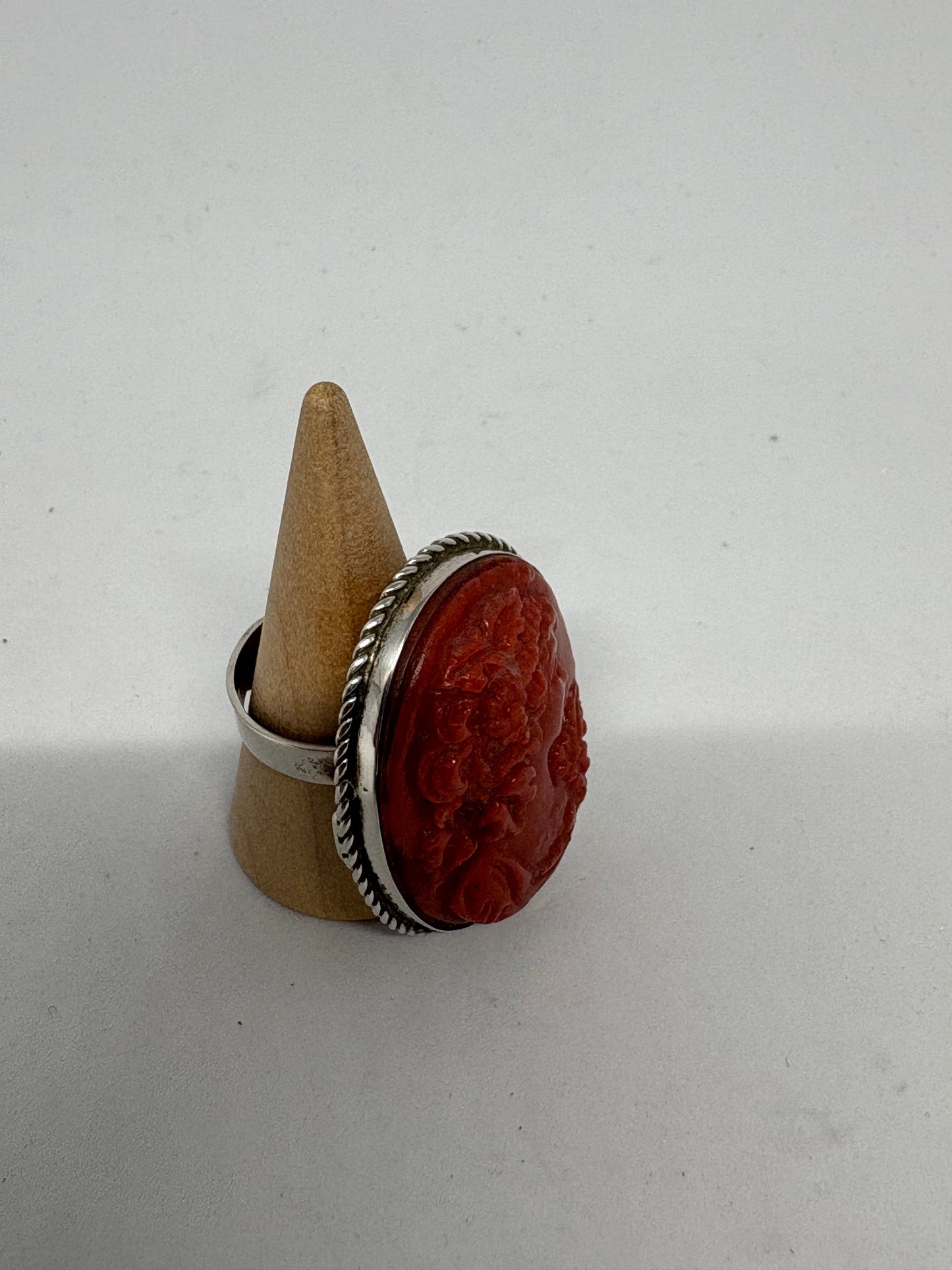 Anello in  Cammeo e Pasta di Corallo