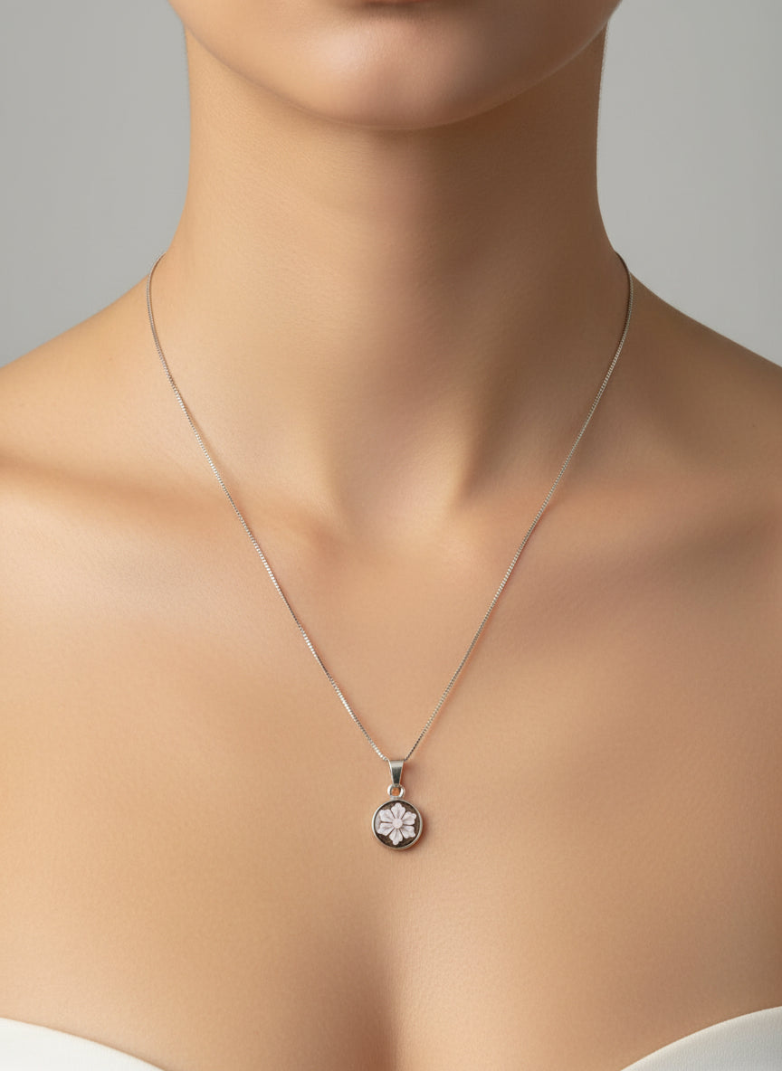 Pendente in Cammeo incisione "Fiore"