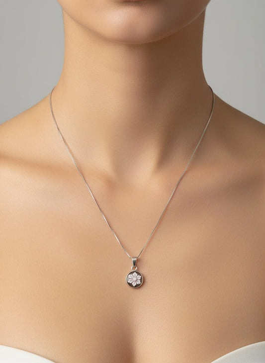 Pendente in Cammeo incisione "Fiore"