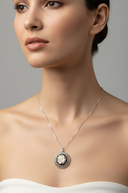 Collana in Cammeo incisione "Fiore"