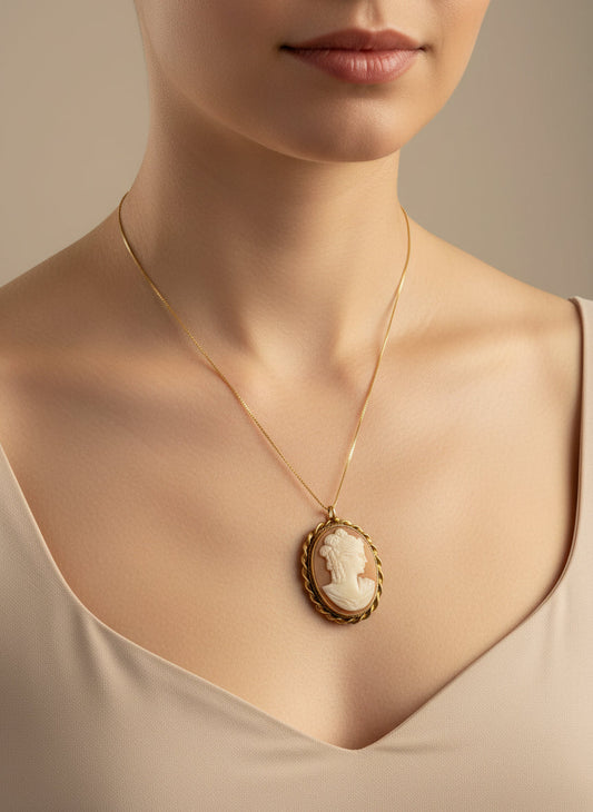 Pendente in Cammeo incisione "Profilo di Donna"
