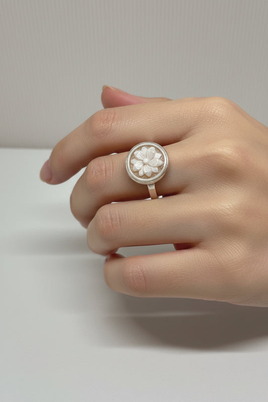 Anello in Cammeo incisione Fiori
