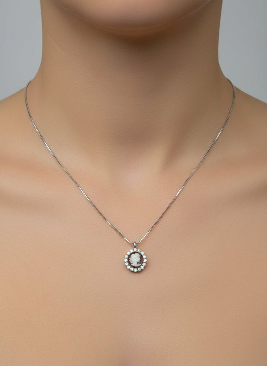 Collana in Cammeo incisione " Profilo di Donna"