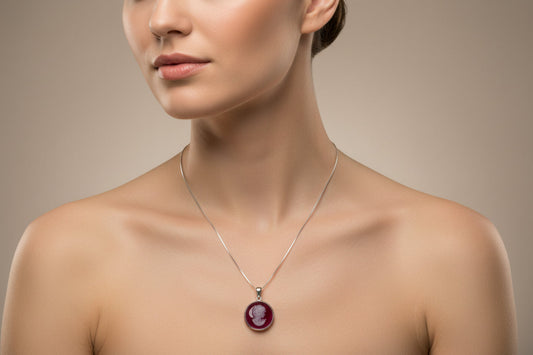 Pendente in Agata raffigurante Profilo di Donna